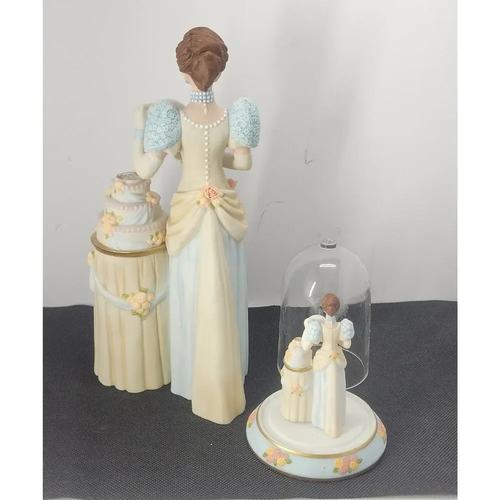 Avon Mrs Albee 2007 40th Anniversary Figurine & Miniature w/Dome Set